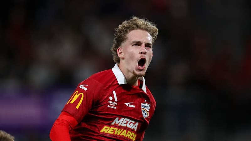 Son of a gun's special goal shoots Reds to Thai win