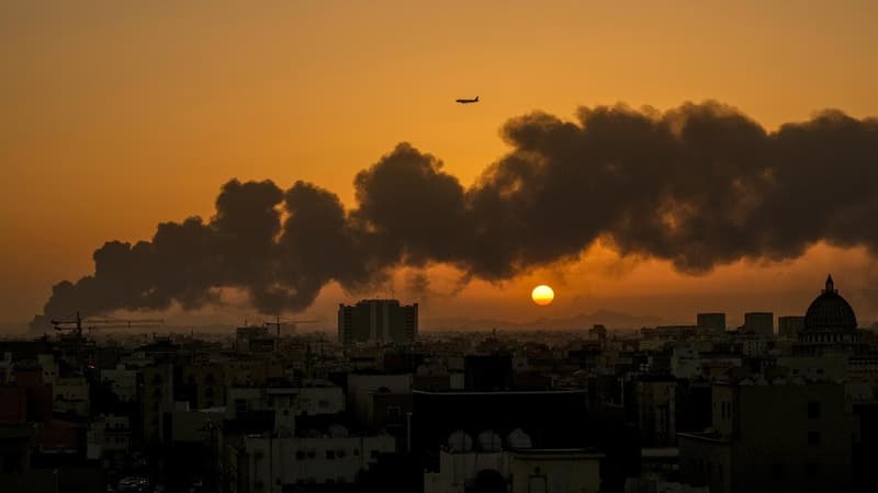 Missiles hit airport in Yemen's port city of Aden