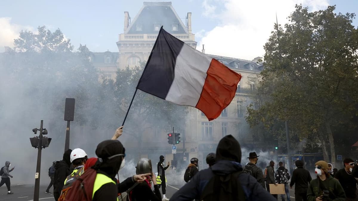Clashes, fires and looting break out across France