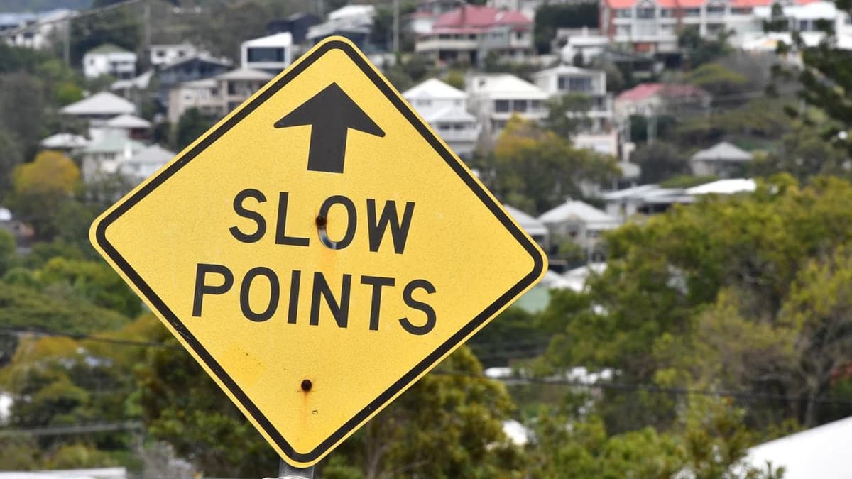 House prices plummet as Labor points to bigger picture
