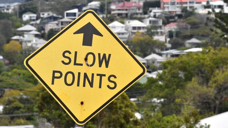 House prices plummet as Labor points to bigger picture