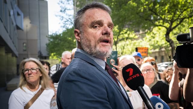 Ex-soap star must visit Jewish museum after Nazi salute