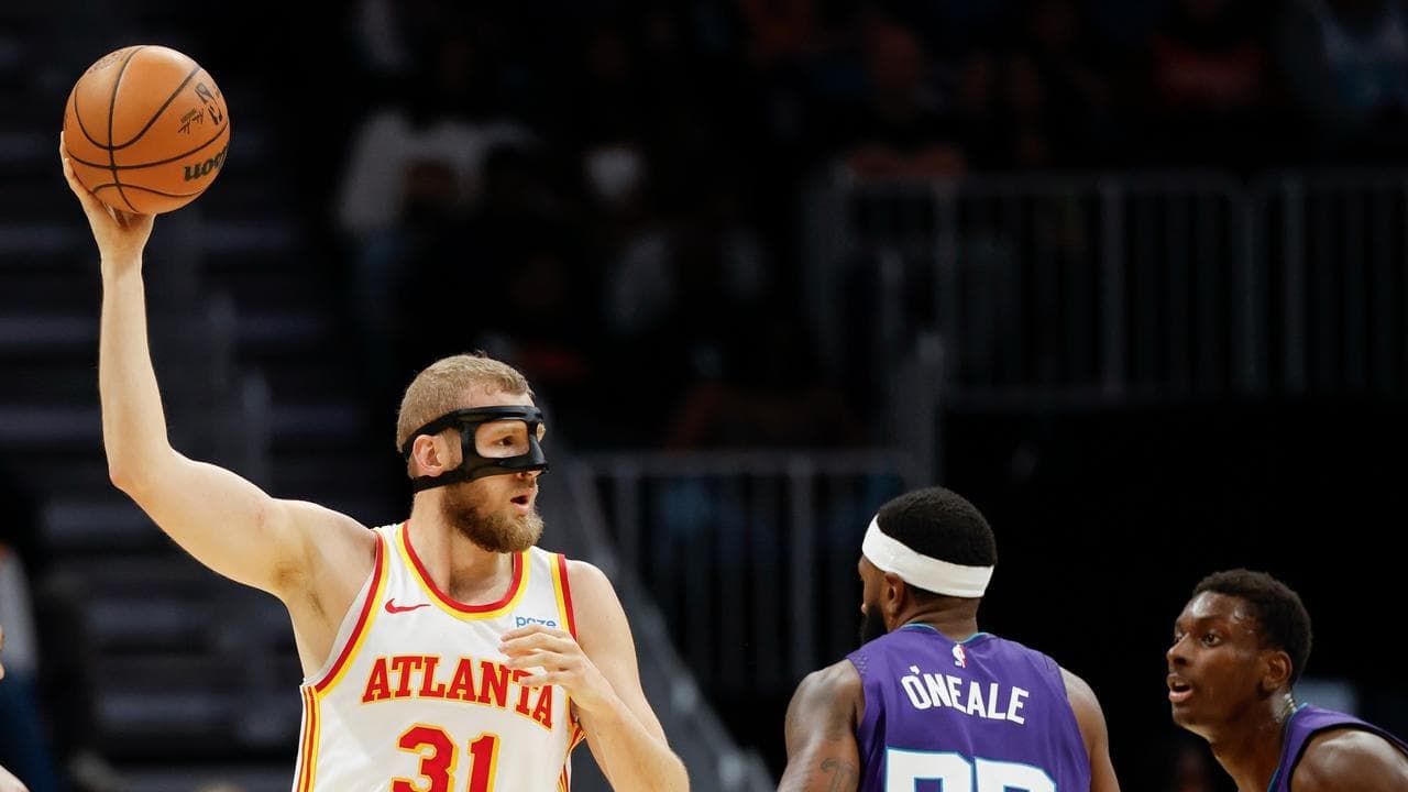 Daniels steals spotlight, masked teammate shines in NBA
