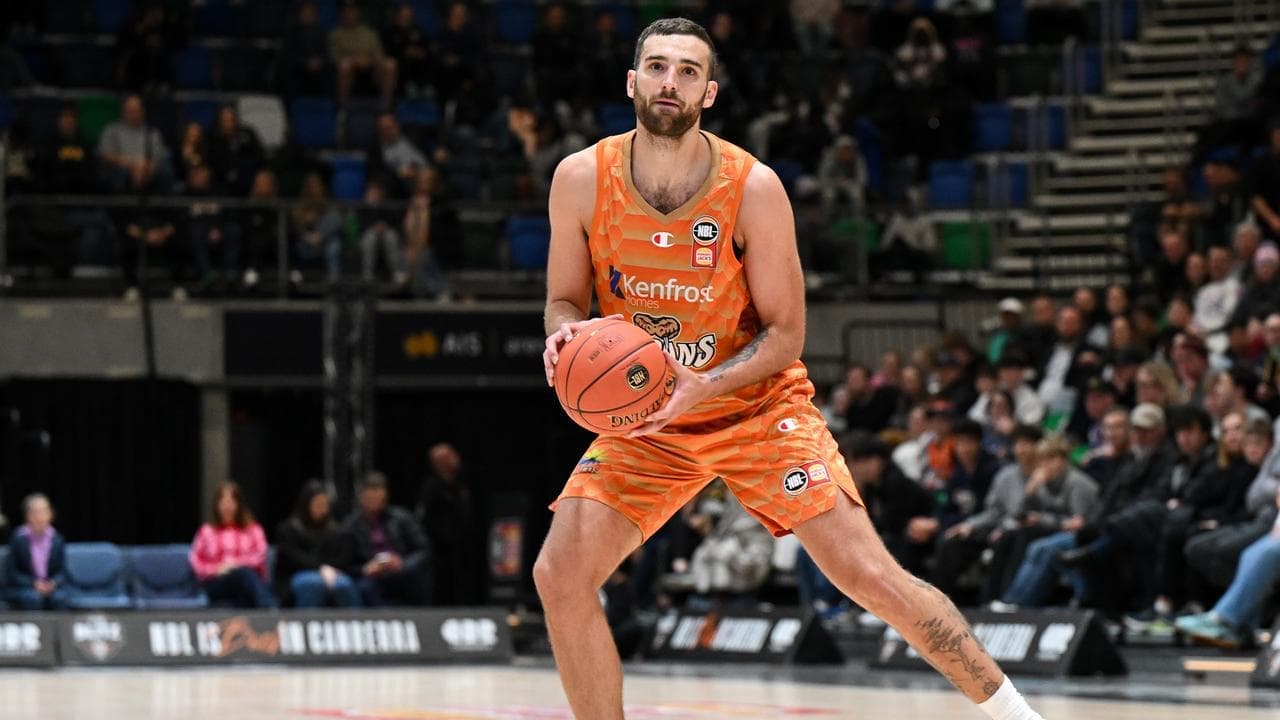 Taipans win NBL thriller over Breakers