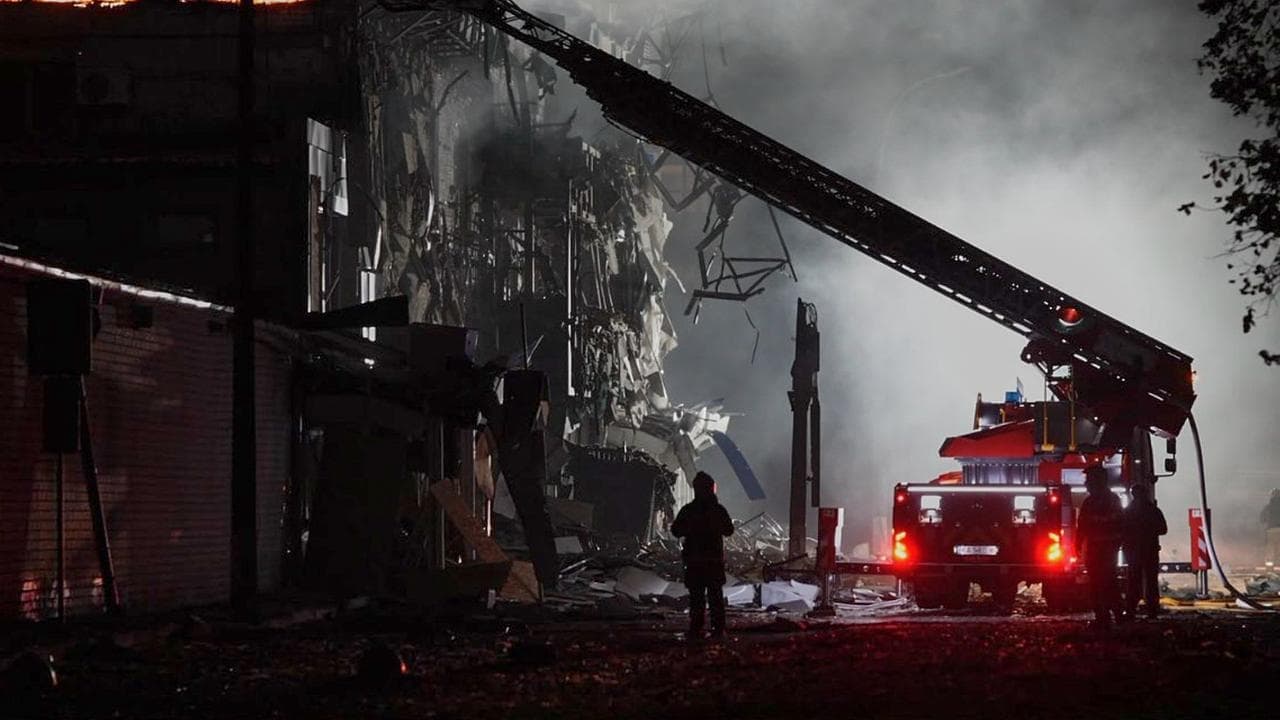 Russia, Ukraine down weapons as war starves town