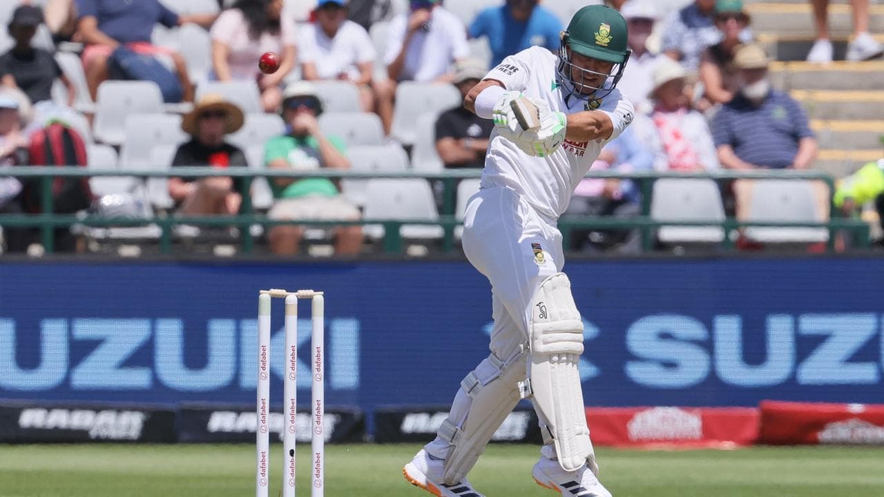 Australia as flat as Newlands pitch after toss call