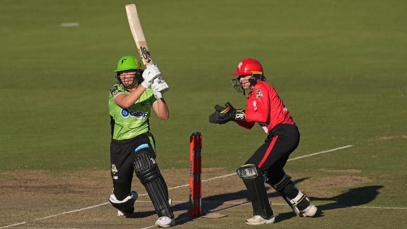 Thunder open WBBL account with Renegades run chase