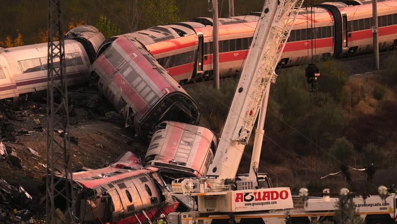 Pressure mounts on Spain train crash probe, toll rises