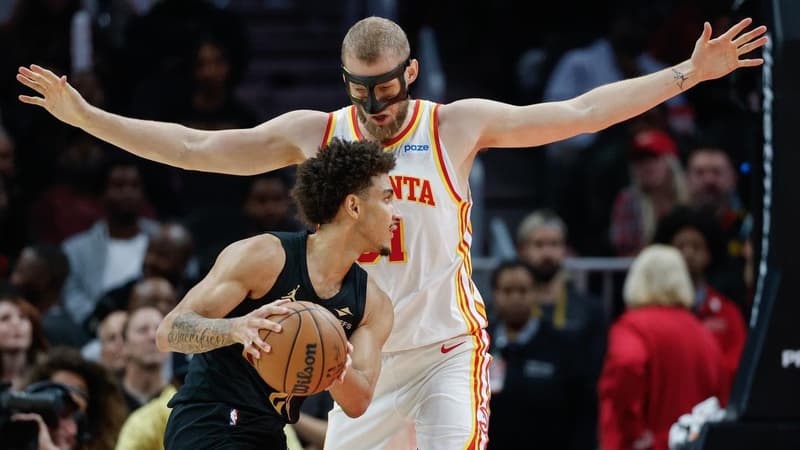 Aussies help Hawks hold off Cavs to square NBA ledger