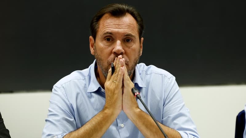 Spanish minister refuses to resign over train crash