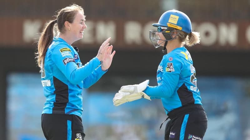 Understrength Strikers shoot Stars down in WBBL