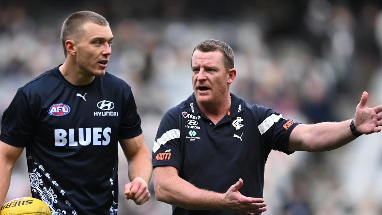 Carlton president moves to ease pressure on Voss