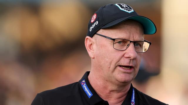 Port coach Hinkley won't rush fresh contract talks