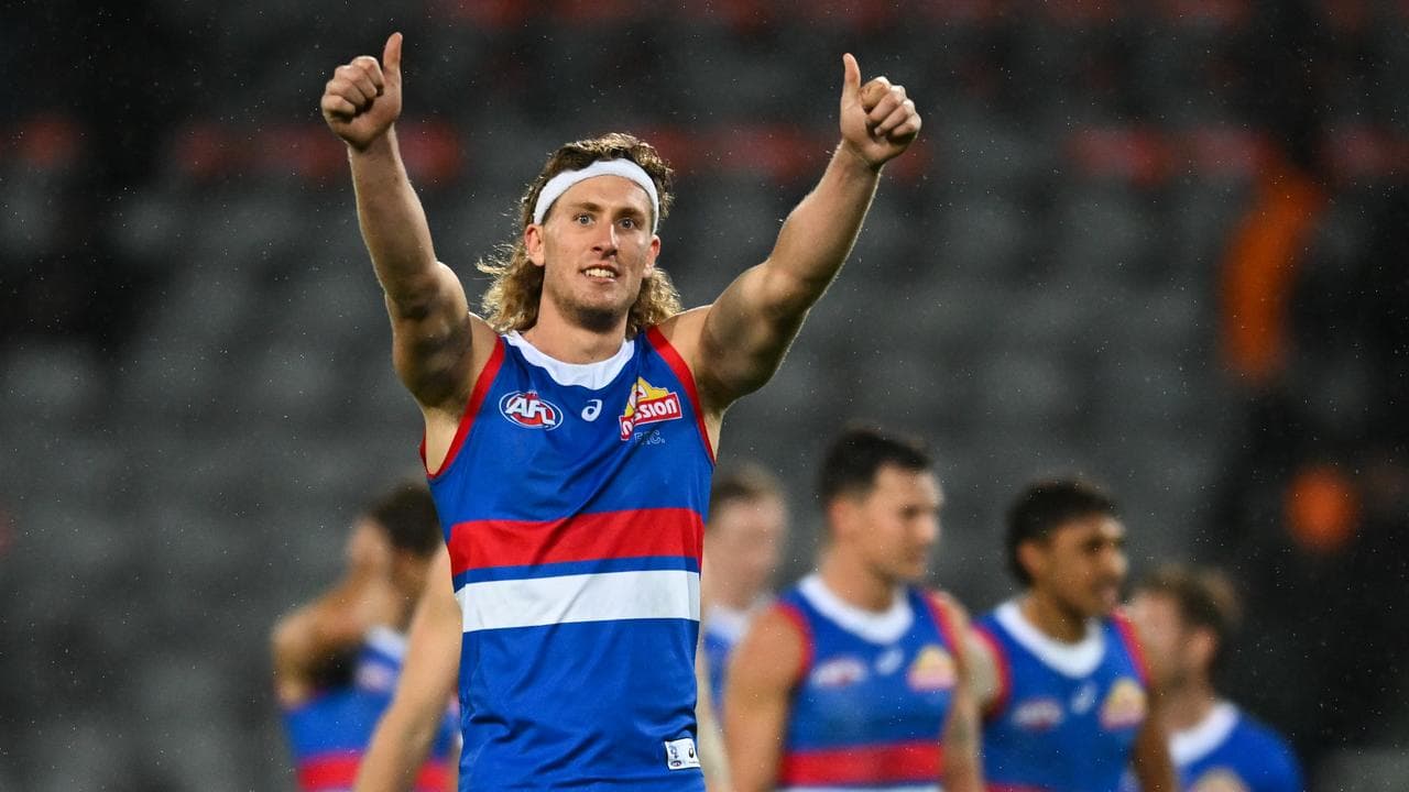 Naughton's staying forward, Dogs coach Beveridge says