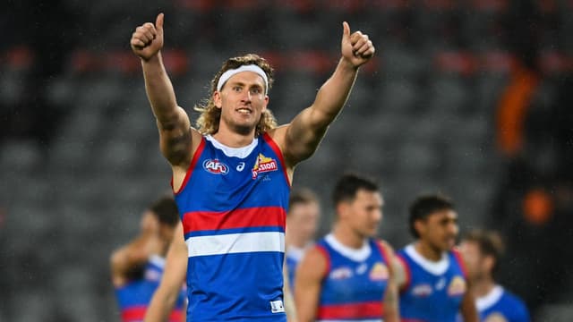 Naughton's staying forward, Dogs coach Beveridge says