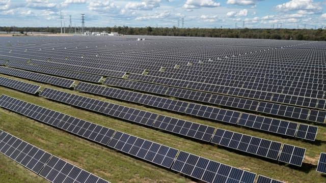 Labor pitches renewables, recovery to Qld faithful