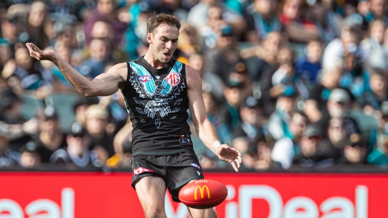 Port thrash Hawthorn to set club record AFL win streak