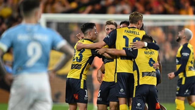 Mariners smash Melbourne City 6-1 in ALM grand final