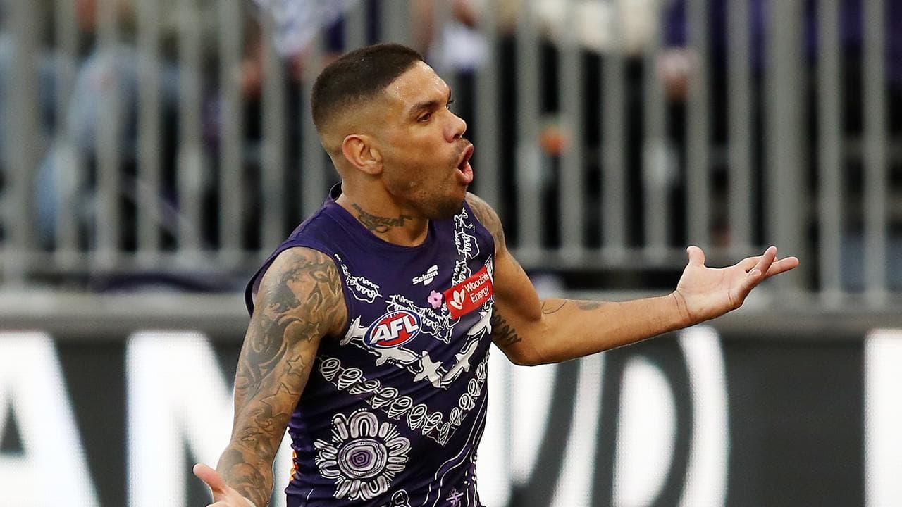 Walters joins Fyfe in re-signing with Dockers to 2025