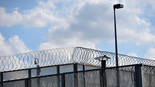 Call to outlaw 'inhumane' use of spit hoods on children