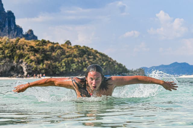 Thai "Merman" Psi Scott, Youngest Person in Asia Achieves Remarkable Record: Completes 50KM Open Sea Swim Across 3 Provinces in 21 Hours, Defending the Seas