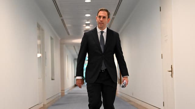 Treasurer heads to New Zealand for economic talks