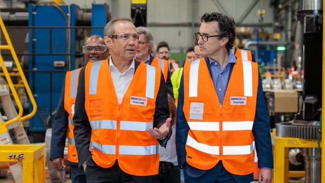 WA inks deal to bring rail car manufacturing to Pilbara