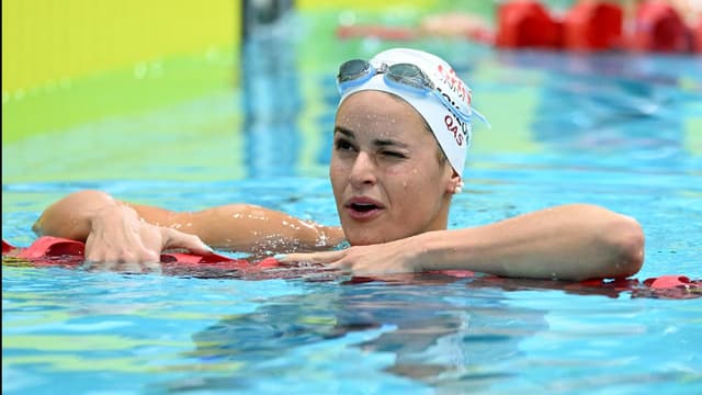 McKeown blitzes backstroke field in world swim trials