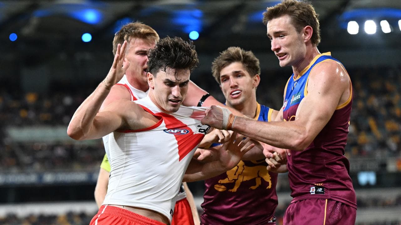 Swans' Wicks banned, Jarrod Berry report thrown out