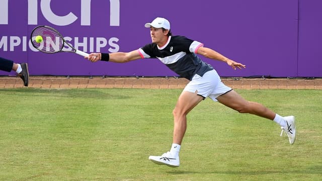 De Minaur turns on style to end Murray's run