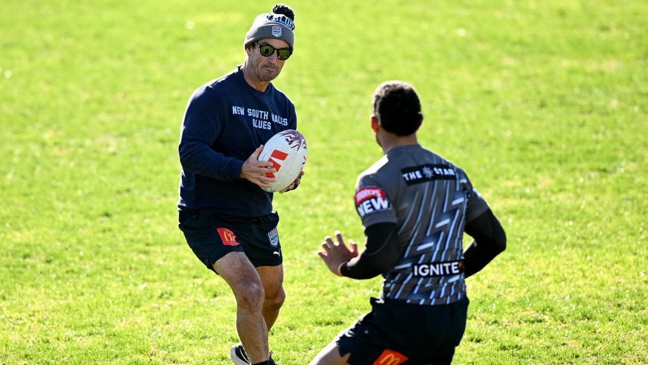 Jones enlists league great Johns to help Wallabies