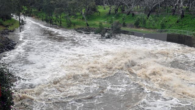 Potential dam failure south of Adelaide, SES warns