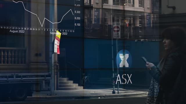 Aust shares near three-month low as rates keep rising