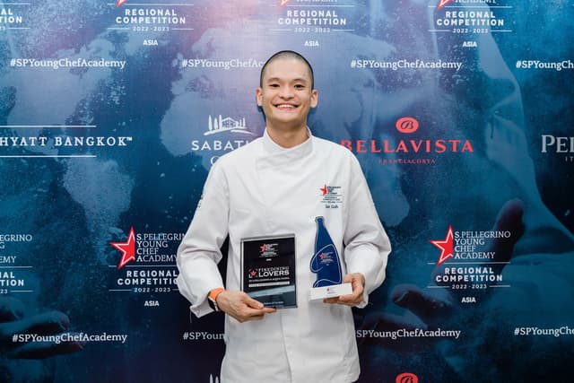 YOUNG CHEF IAN GOH IS AWARDED THE FINE DINING LOVERS FOOD FOR THOUGHT AWARD AT THE S.PELLEGRINO YOUNG CHEF ACADEMY COMPETITION 2022-2023