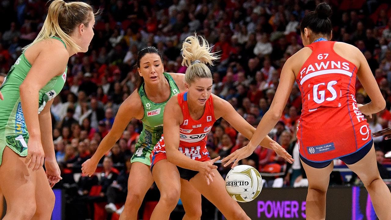 Swifts stun Fever to reach Super Netball grand final