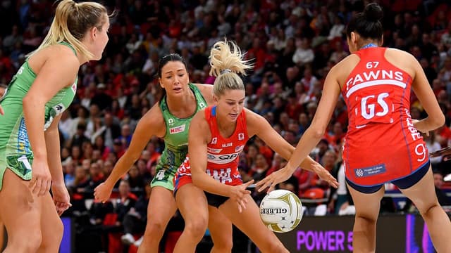 Swifts stun Fever to reach Super Netball grand final