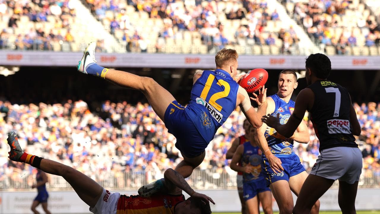 Lyon a disappointed 'father' as Saints scrape by Eagles