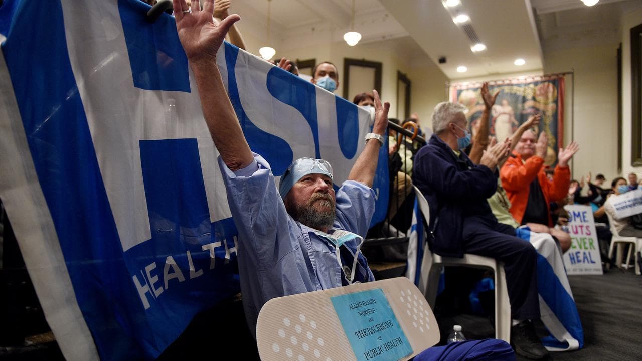 Health union rattles sabre in pay fight with government