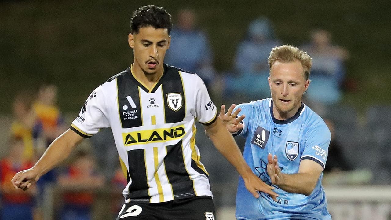 Arzani expected to join Victory after Bulls release