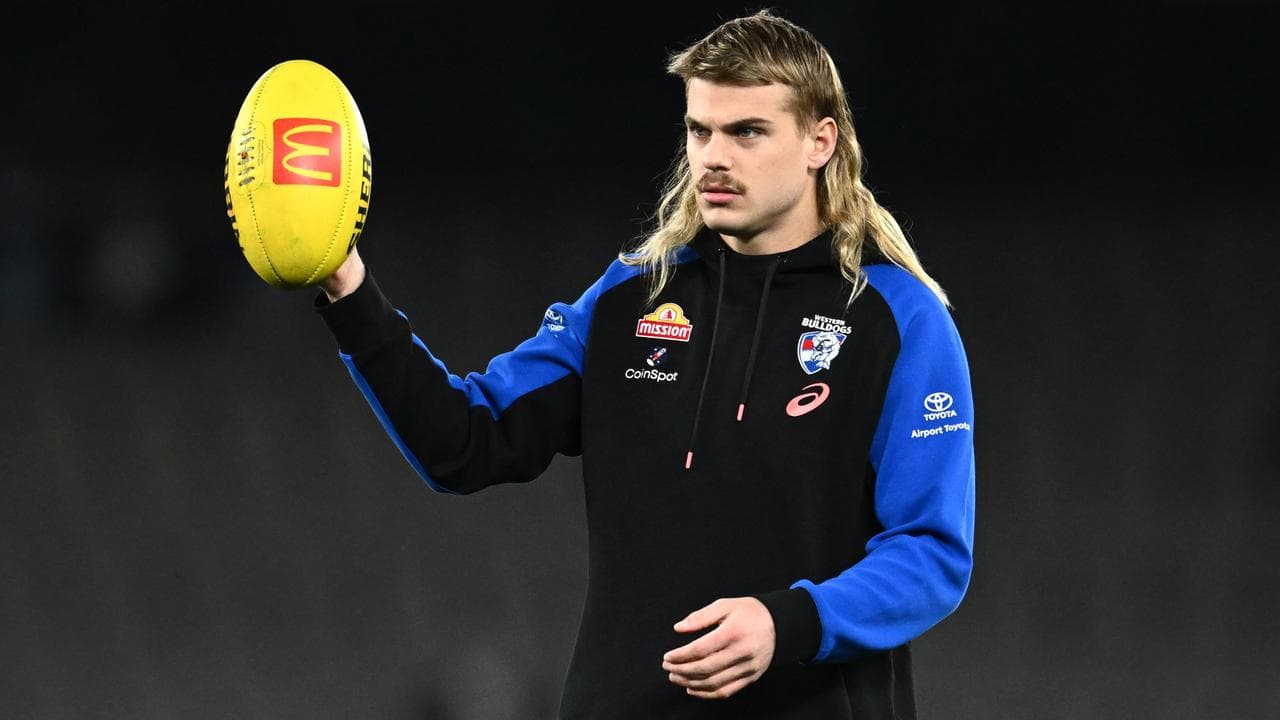Smith ill, Bulldogs axe Lobb as Swans drop Hickey