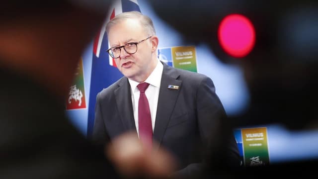 PM plays down bank chief talk as rate of interest rises