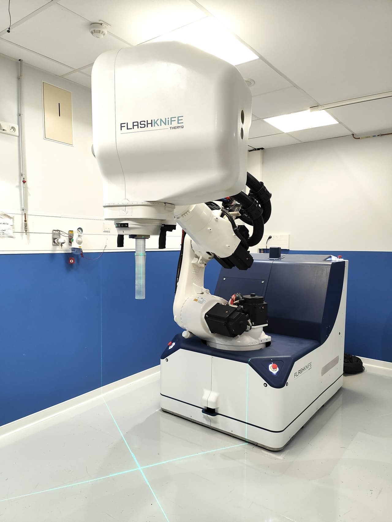 Gustave Roussy and THERYQ: France welcomes the first FLASH radiotherapy machine to treat patients