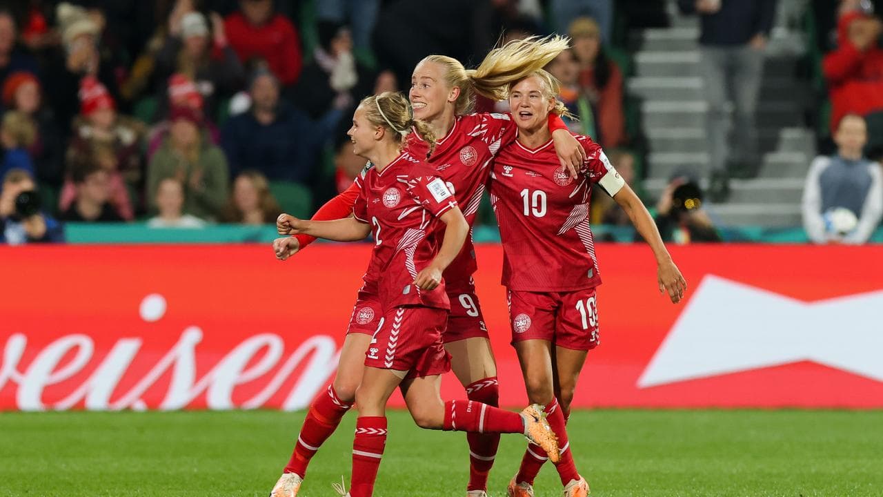 Denmark beat China with late winner in World Cup