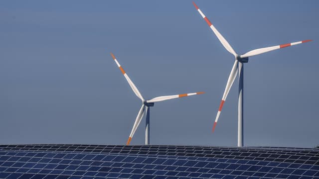 Rooftop solar surge eases wholesale electricity prices