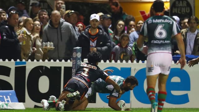 Johnston hat-trick helps Rabbitohs seal crucial NRL win