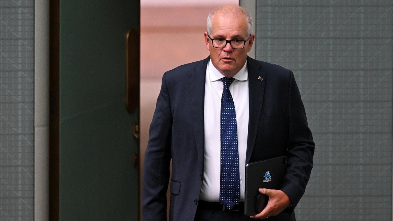 Morrison a 'bottomless well of self-pity' on robodebt