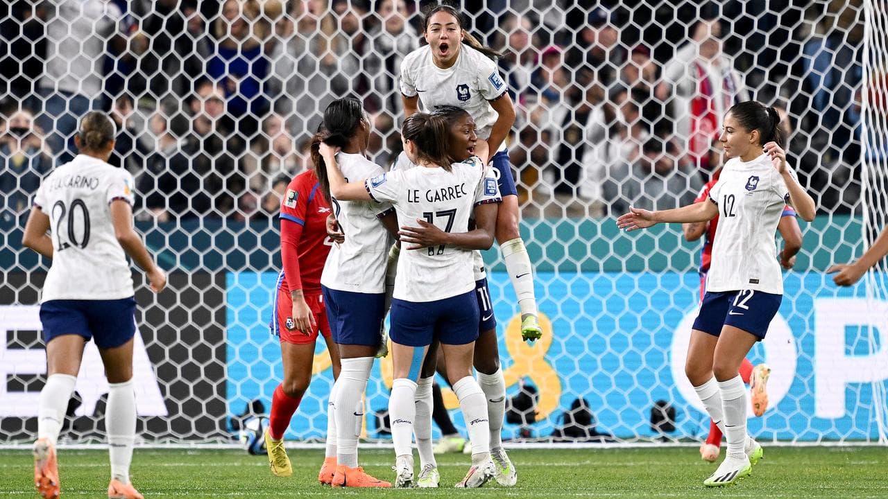 France hit Panama for six in warm-up for last 16