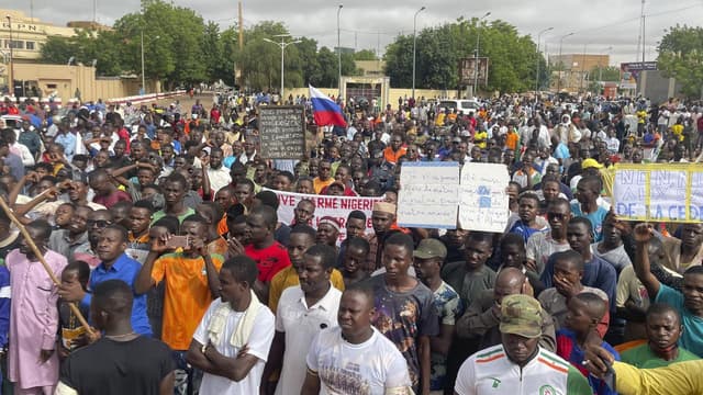 Niger junta supporters protest sanctions, foreign force