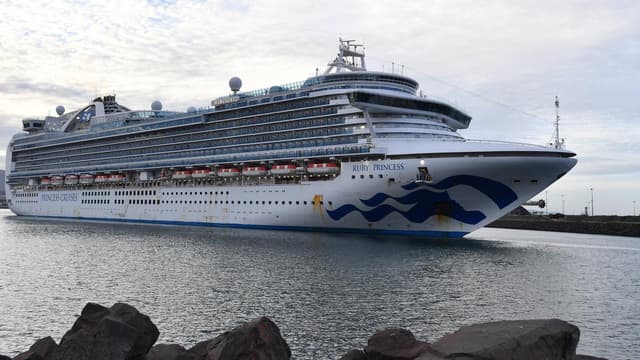 Cruise passengers appeal 'unfair' contract clause