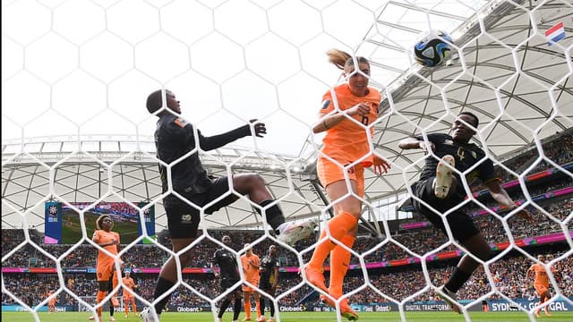 Netherlands see off South Africa to qualify for WWC QF